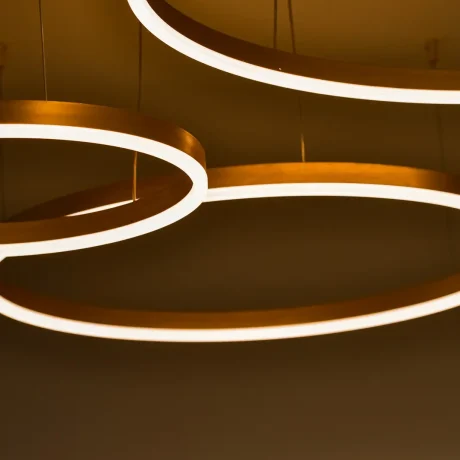 Suspensions lumineuses de la Contour Clinic à Antibes